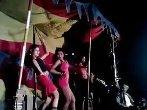 हॉट मिल्फ अलौरा ईडन  ...