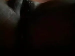 दो लड़कियाँ फ़िस्टिं ...