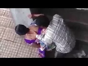बिग खिलौने के साथ टि ...