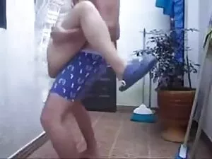 कपल्स द्वारा ब्लड फि ...