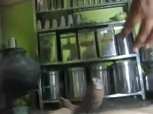 स्ट्रिपर्स हिंदी में ...