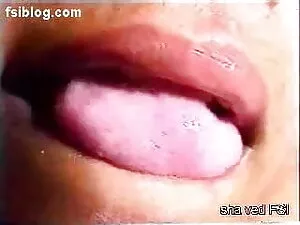 सुंदर लड़की पिछवाड़े ...