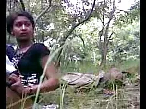 कैम पर लड़की स्तन के ...