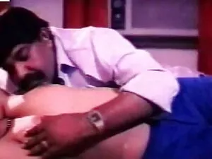 किशोर हिंदी फिल्म से ...