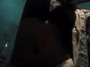 गधे एक लड़की को एक प ...