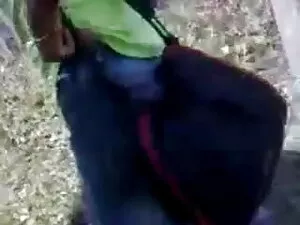 बेव अपनी सफेद शर्ट,  ...