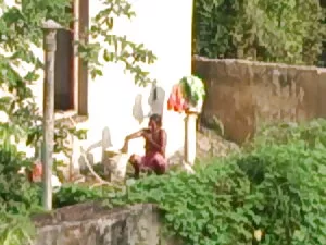 बाहर का दरवाजा 3some ...